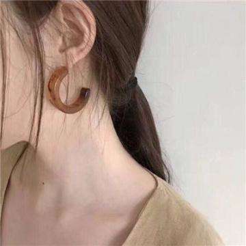 跨界?王菲客串模特走秀气场强大